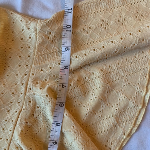 Alishebuy.Yellow stretch blouse with embroidery. Size S. Made in China. - Picture 7 of 7